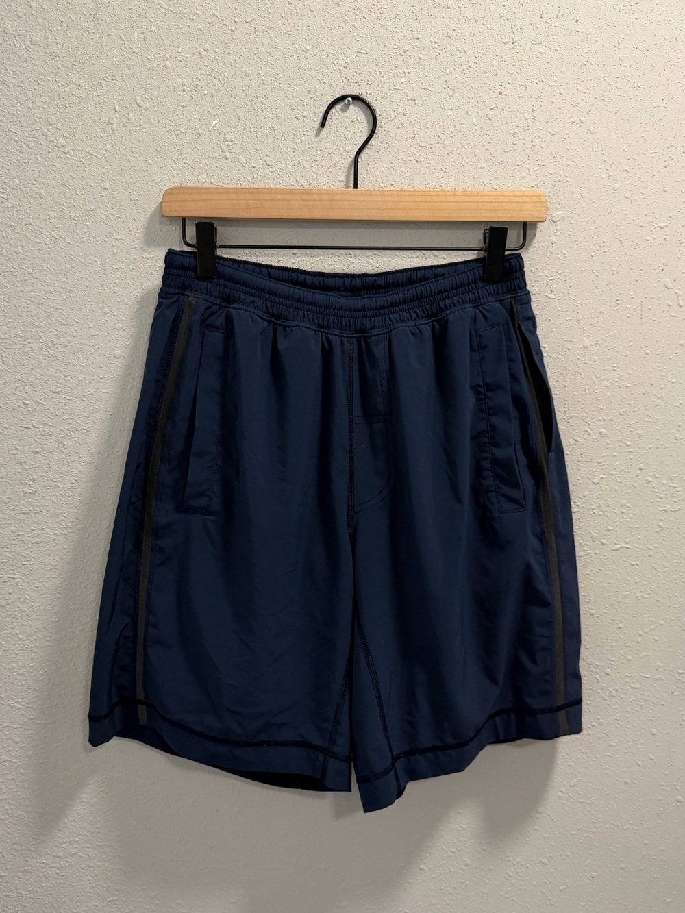 Lululemon Navy Mens Gym Athletic
Running Training Shorts Black Size Small